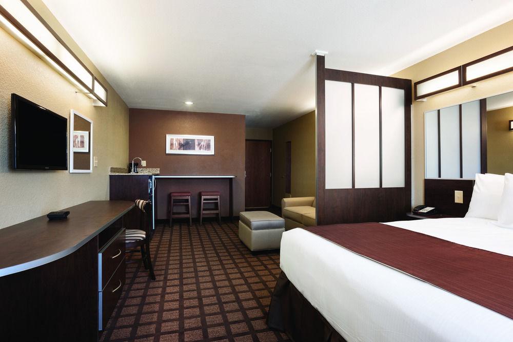 Quality Inn & Suites Kenedy - Karnes City Eksteriør bilde