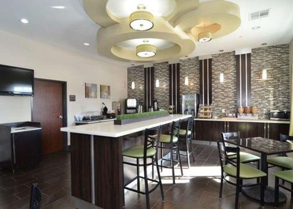Quality Inn & Suites Kenedy - Karnes City Restaurant bilde